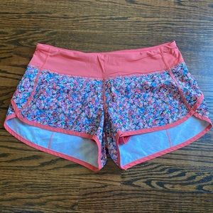 🏃🏻‍♀️Lululemon Floral Shorts